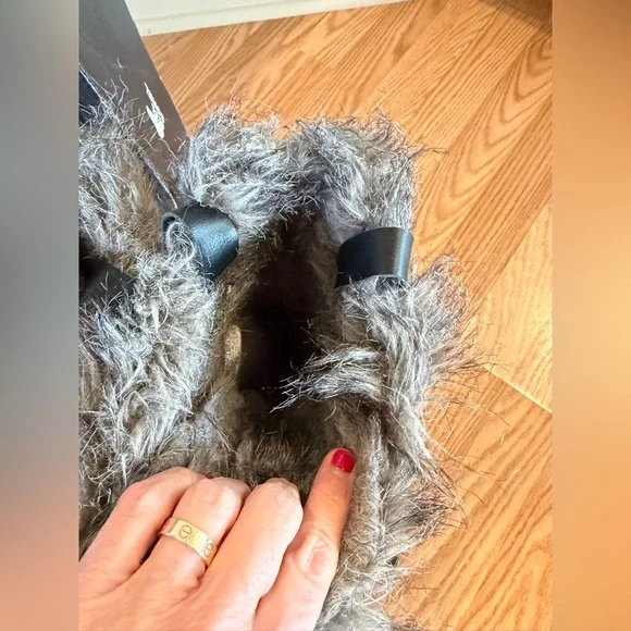 Sorel Black Boots with Gray Fur Trim 8.5 - Picture 5 of 6